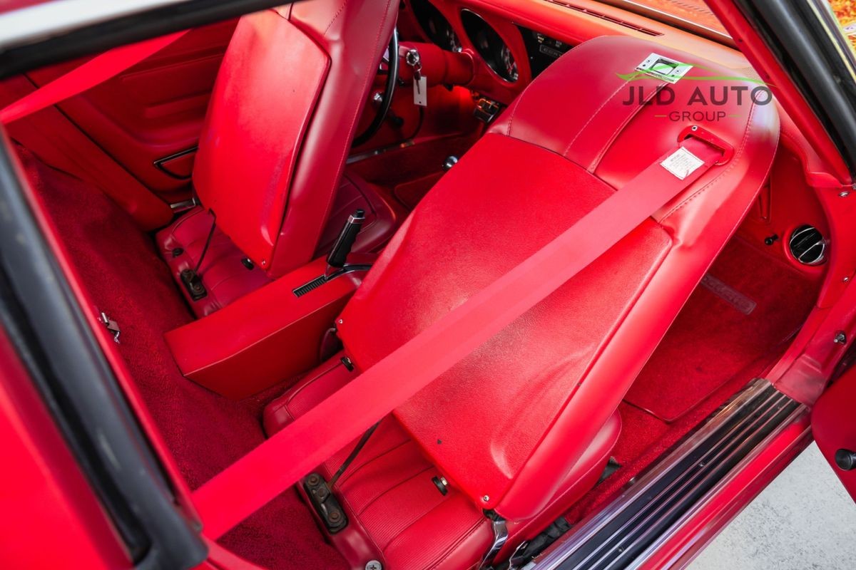 Chevrolet-Corvette-1972-24