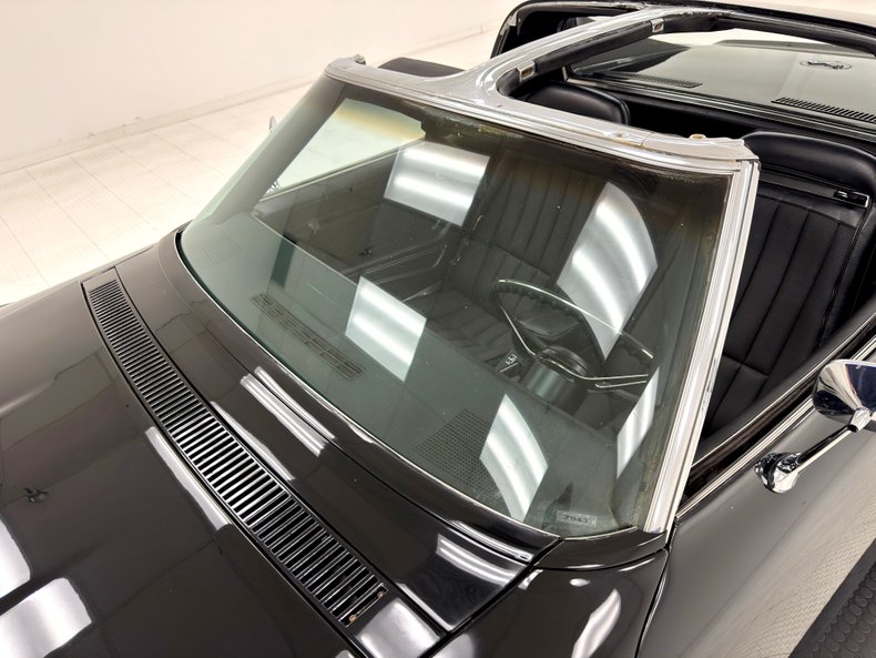 Chevrolet-Corvette-1972-Black-Black-17