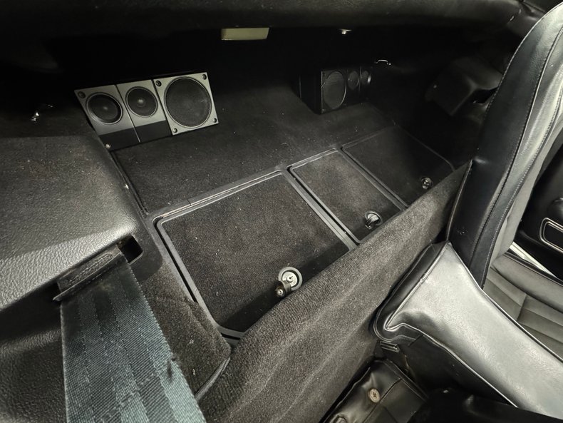 Chevrolet-Corvette-1972-Black-Black-41