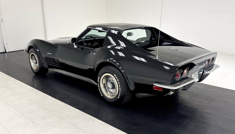 Chevrolet-Corvette-1972-Black-Black-8