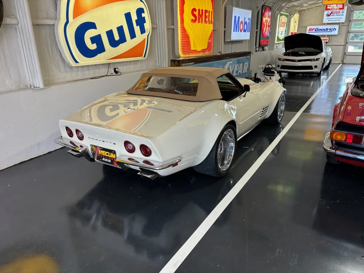 Chevrolet-Corvette-1972-Classic-White-Tan-7