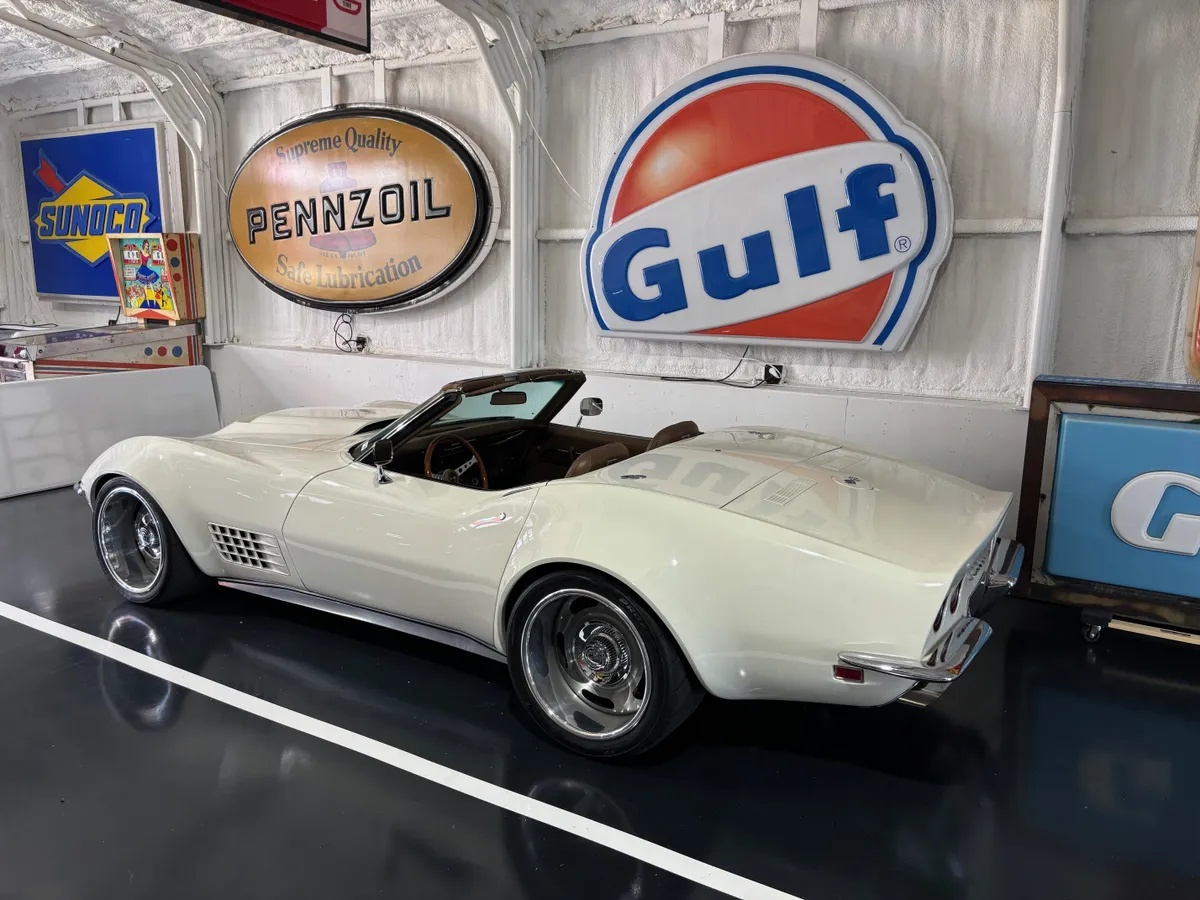 Chevrolet-Corvette-1972-Classic-White-Tan-8