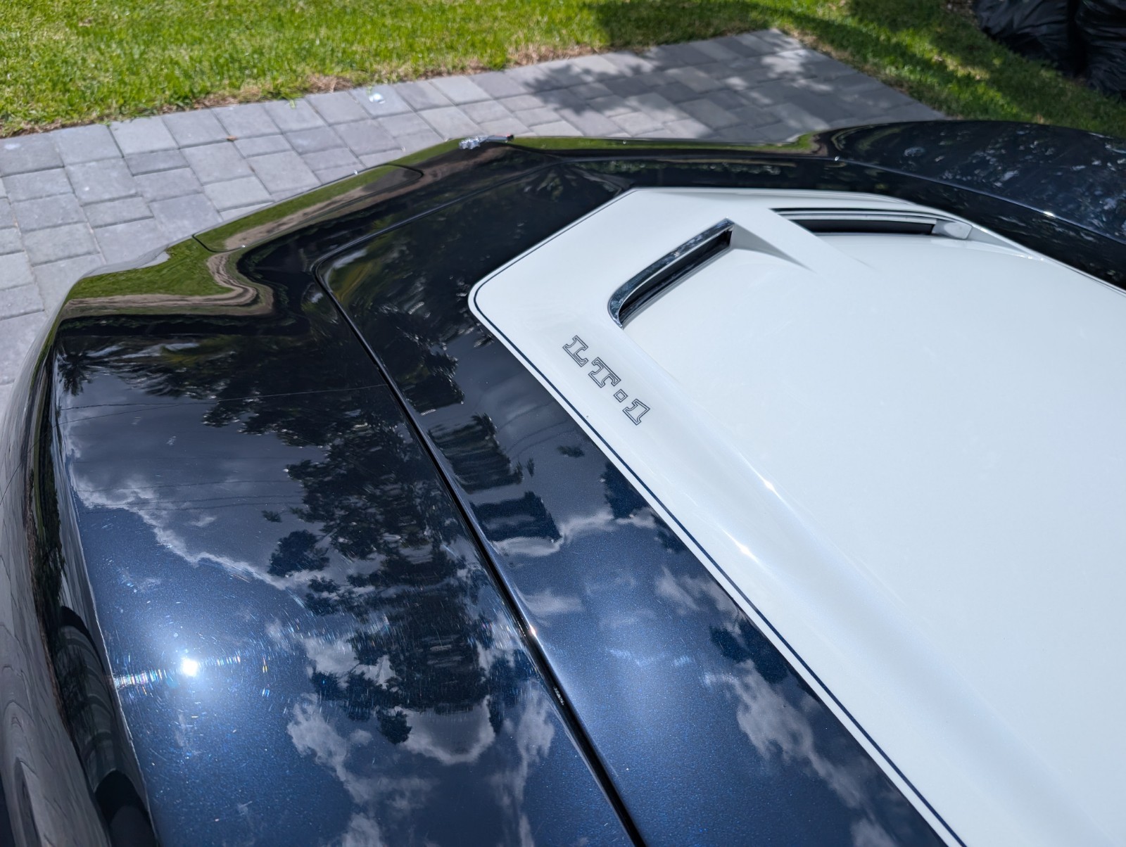 Chevrolet-Corvette-1972-Coupe-11