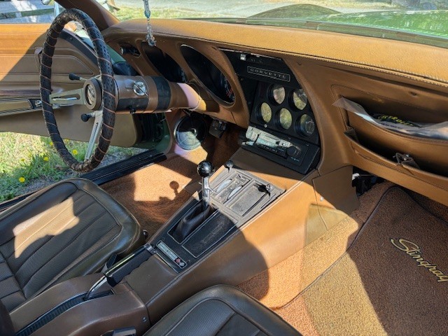 Chevrolet-Corvette-1972-Coupe-15