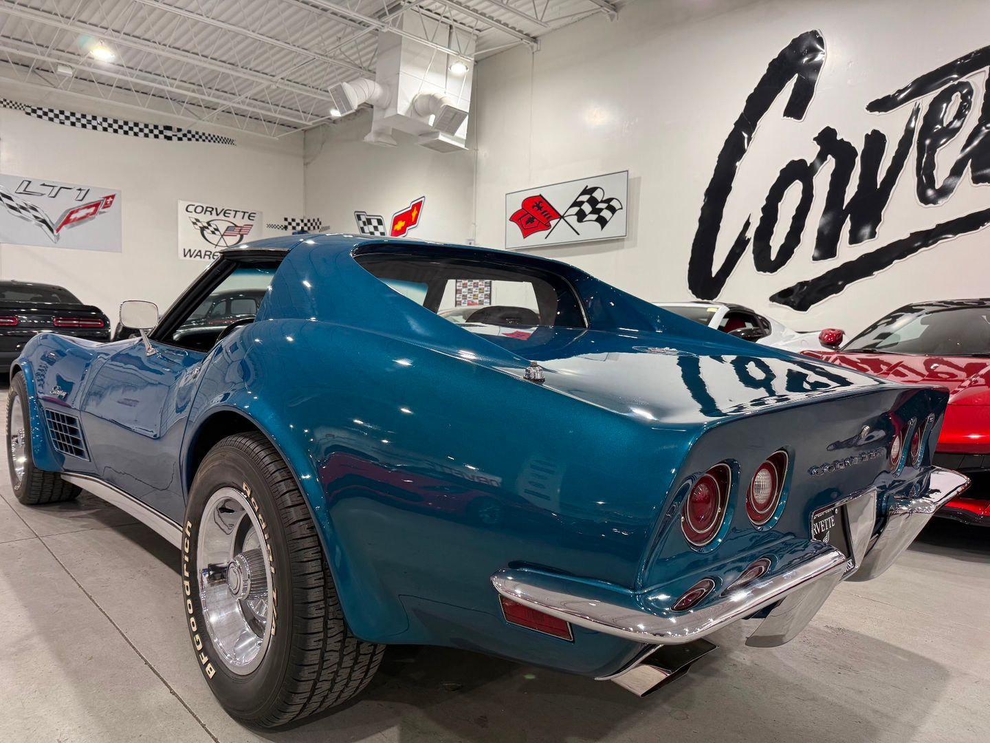 Chevrolet-Corvette-1972-Coupe-2