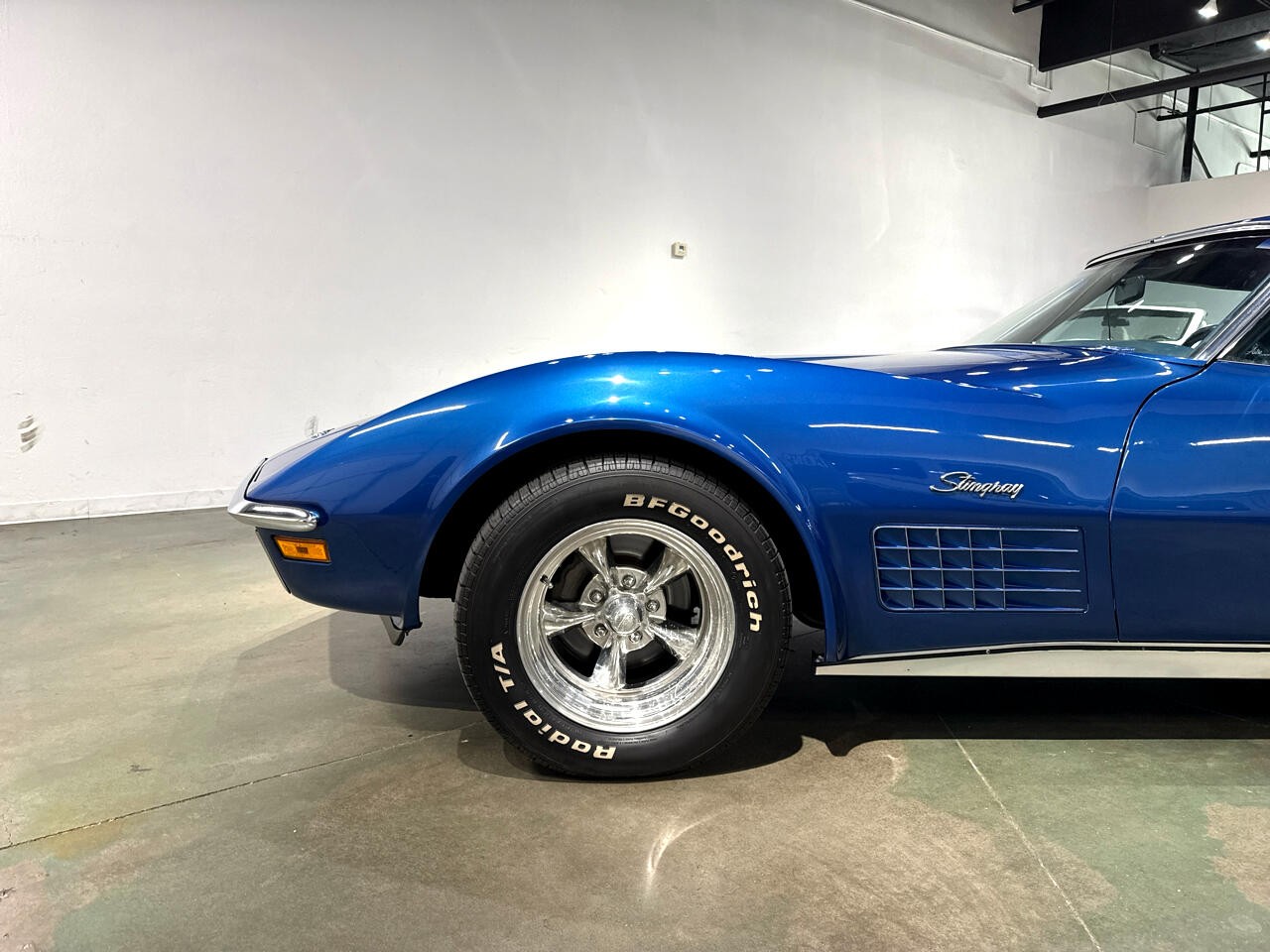 Chevrolet-Corvette-1972-Coupe-2