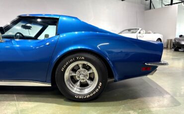 Chevrolet-Corvette-1972-Coupe-4