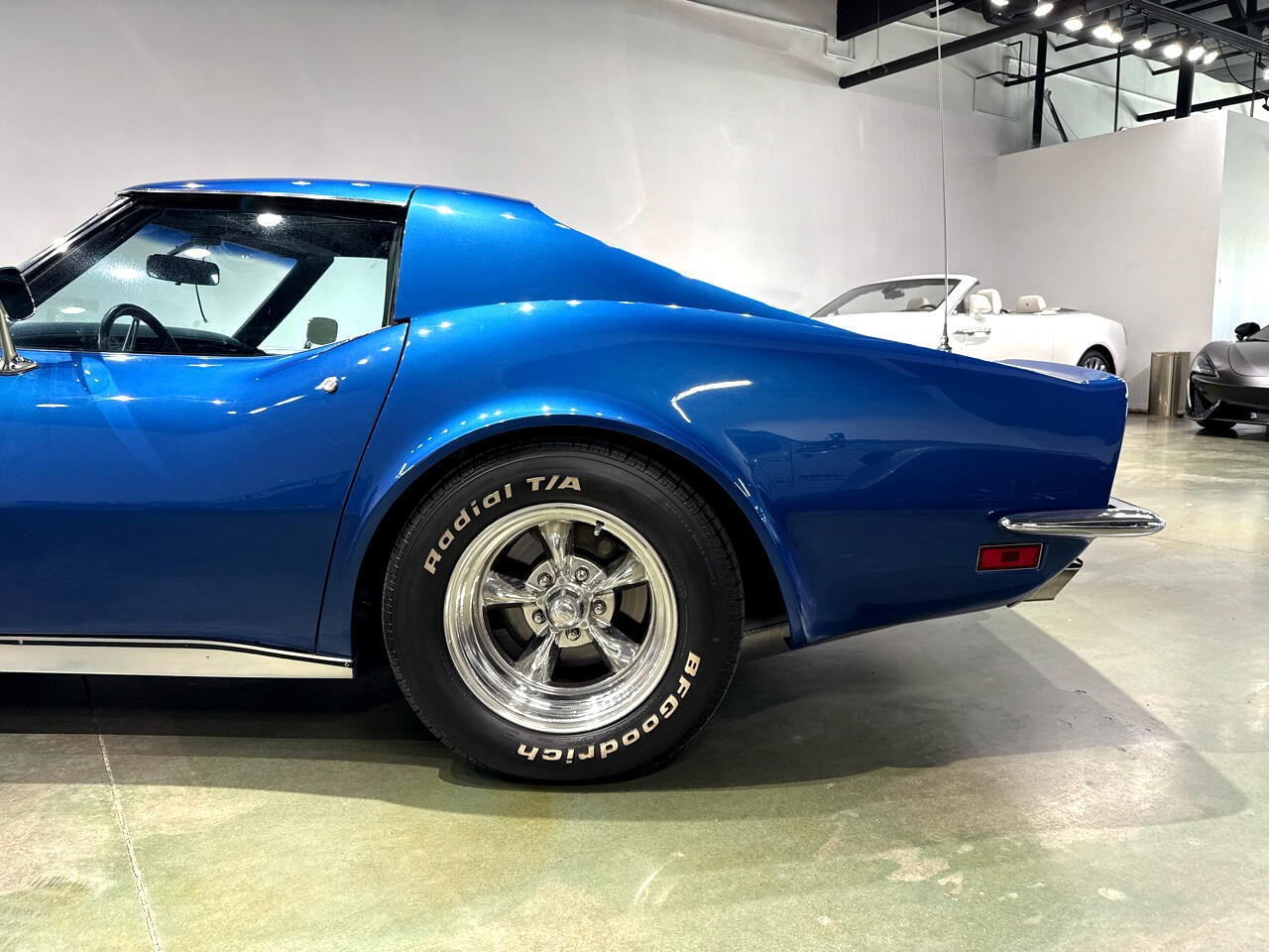 Chevrolet-Corvette-1972-Coupe-4