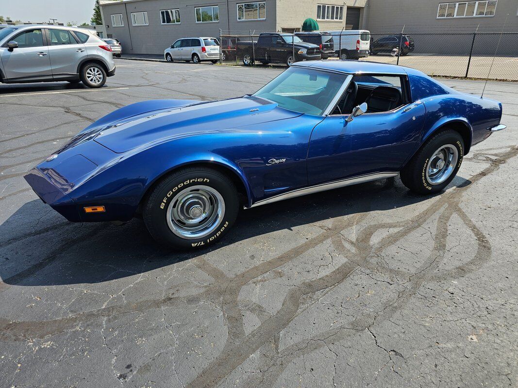 Chevrolet-Corvette-1973-2