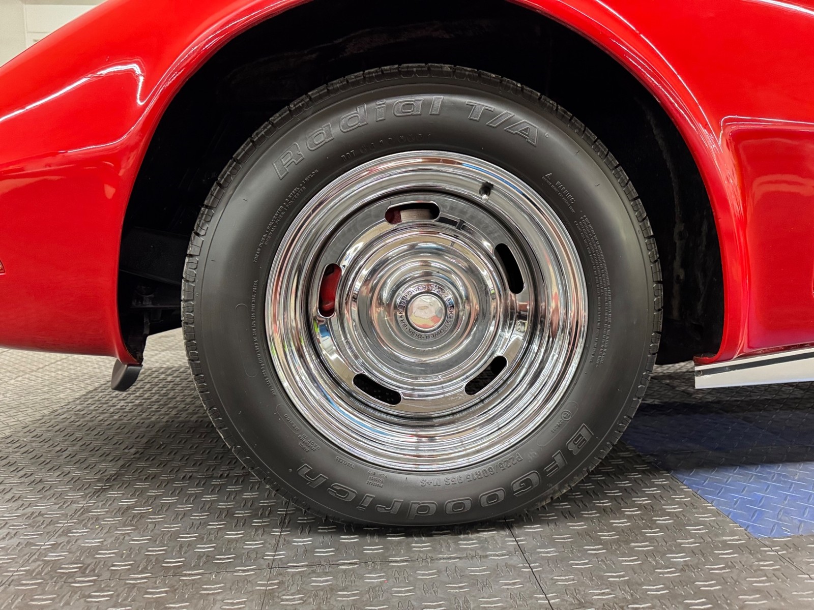 Chevrolet-Corvette-1973-26
