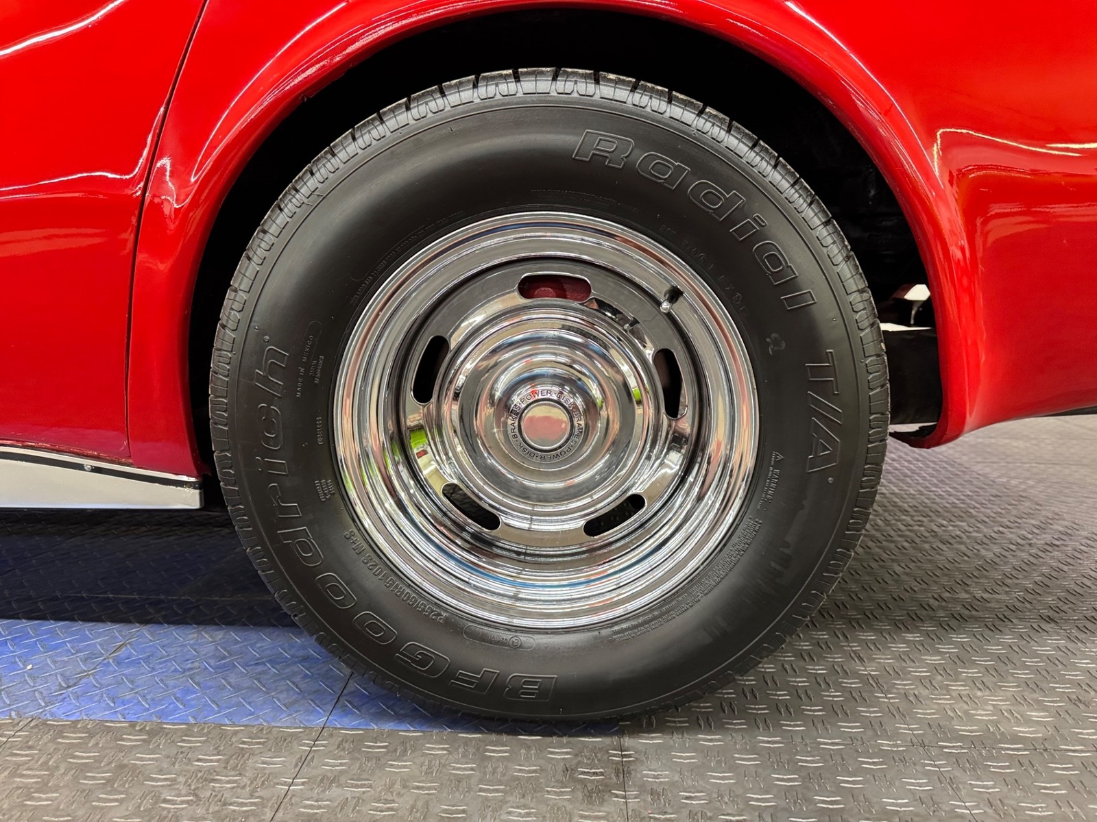 Chevrolet-Corvette-1973-27