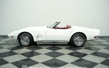 Chevrolet-Corvette-1973-Classic-White-Red-13