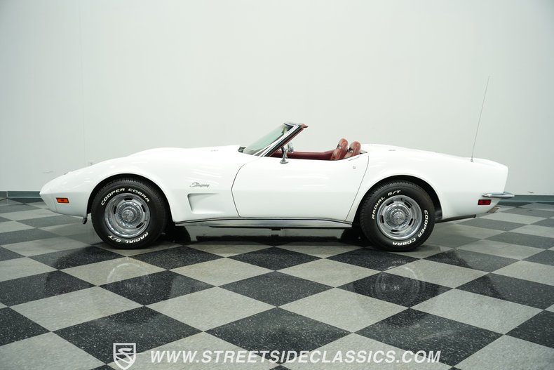 Chevrolet-Corvette-1973-Classic-White-Red-13