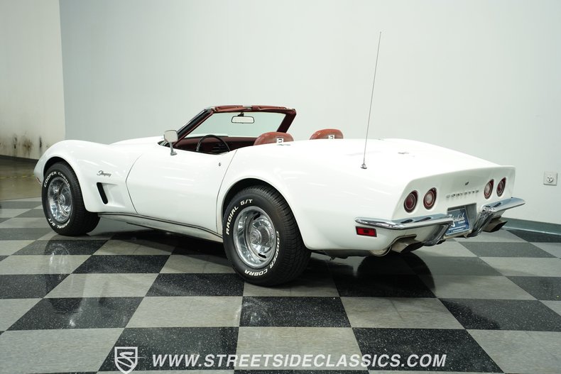 Chevrolet-Corvette-1973-Classic-White-Red-15