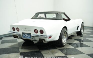 Chevrolet-Corvette-1973-Classic-White-Red-17