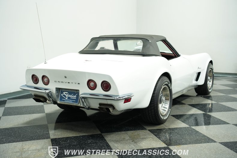 Chevrolet-Corvette-1973-Classic-White-Red-17