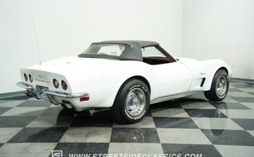 Chevrolet-Corvette-1973-Classic-White-Red-18