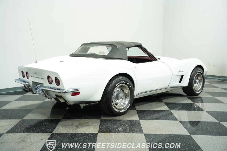 Chevrolet-Corvette-1973-Classic-White-Red-18