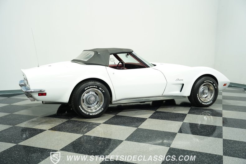 Chevrolet-Corvette-1973-Classic-White-Red-19