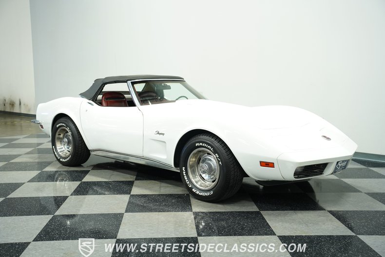 Chevrolet-Corvette-1973-Classic-White-Red-22
