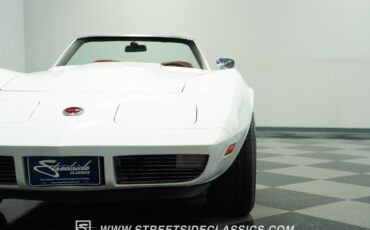 Chevrolet-Corvette-1973-Classic-White-Red-25