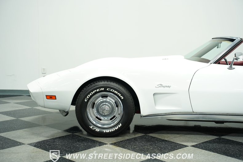 Chevrolet-Corvette-1973-Classic-White-Red-27