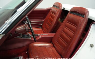 Chevrolet-Corvette-1973-Classic-White-Red-3