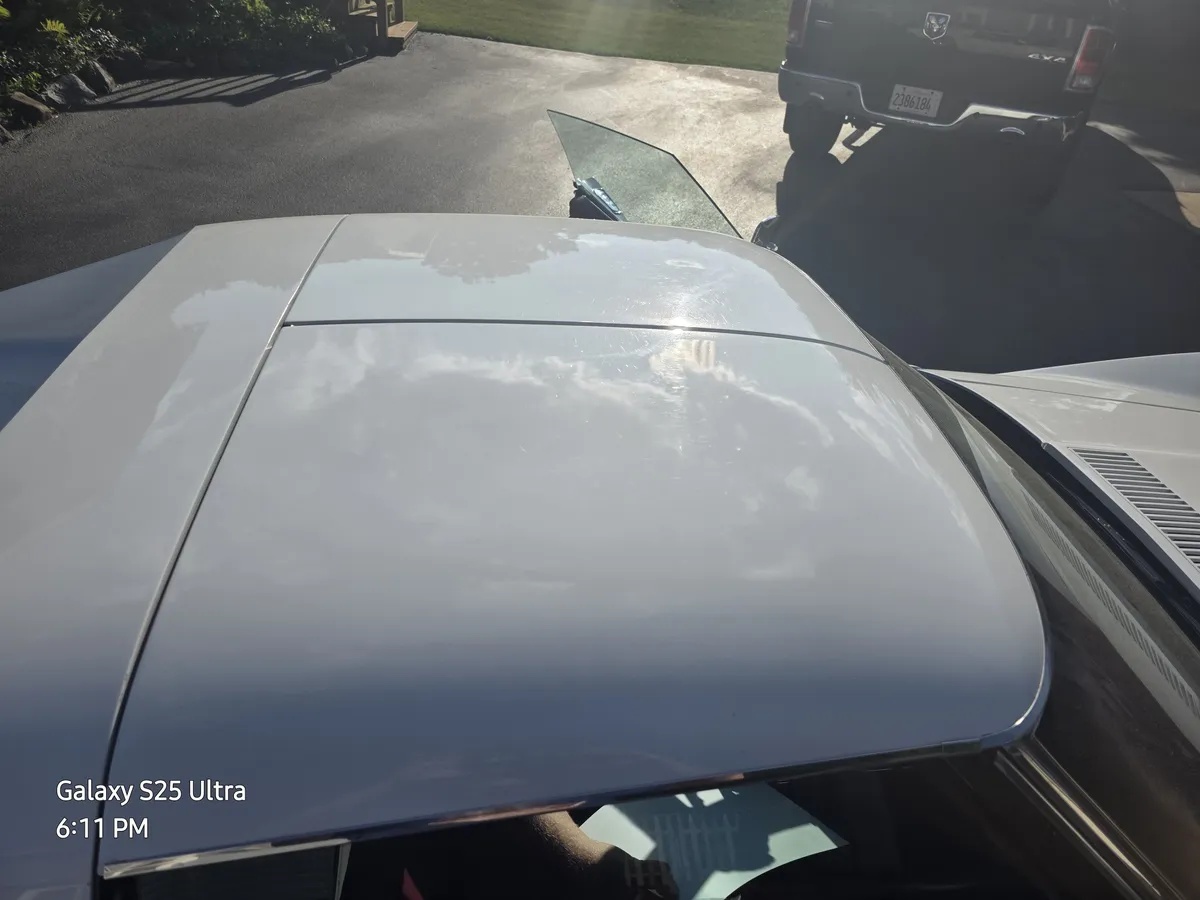 Chevrolet-Corvette-1973-Classic-White-Red-3