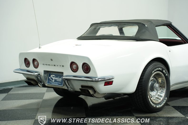 Chevrolet-Corvette-1973-Classic-White-Red-30