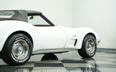 Chevrolet-Corvette-1973-Classic-White-Red-32