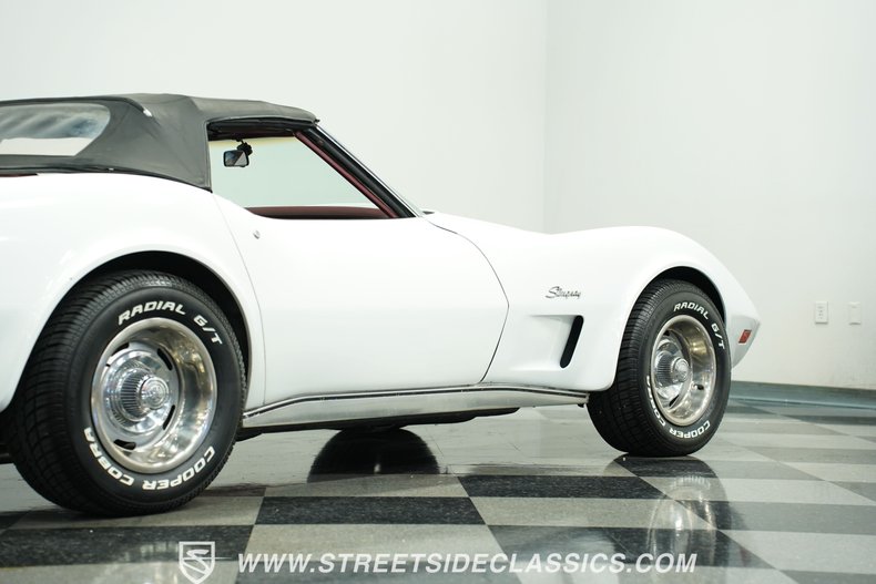 Chevrolet-Corvette-1973-Classic-White-Red-32