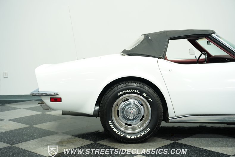 Chevrolet-Corvette-1973-Classic-White-Red-33