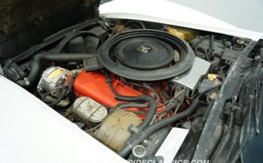 Chevrolet-Corvette-1973-Classic-White-Red-36