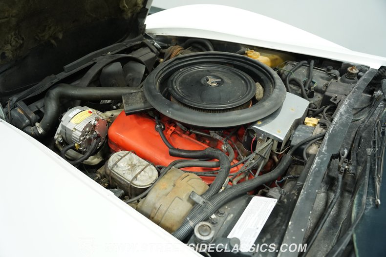 Chevrolet-Corvette-1973-Classic-White-Red-36