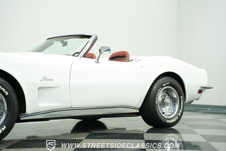 Chevrolet-Corvette-1973-Classic-White-Red-37
