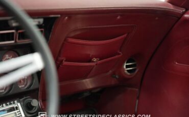 Chevrolet-Corvette-1973-Classic-White-Red-4