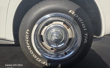 Chevrolet-Corvette-1973-Classic-White-Red-4