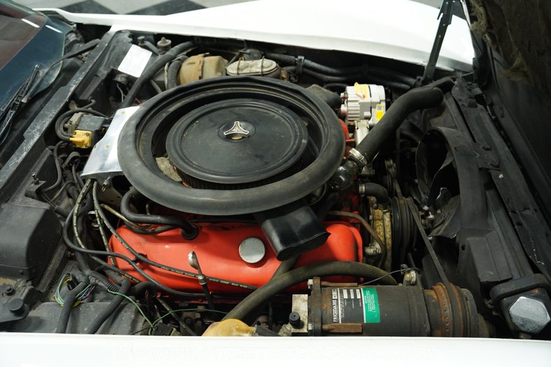 Chevrolet-Corvette-1973-Classic-White-Red-40