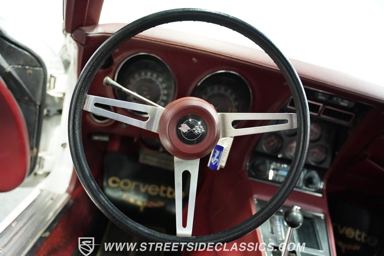 Chevrolet-Corvette-1973-Classic-White-Red-44