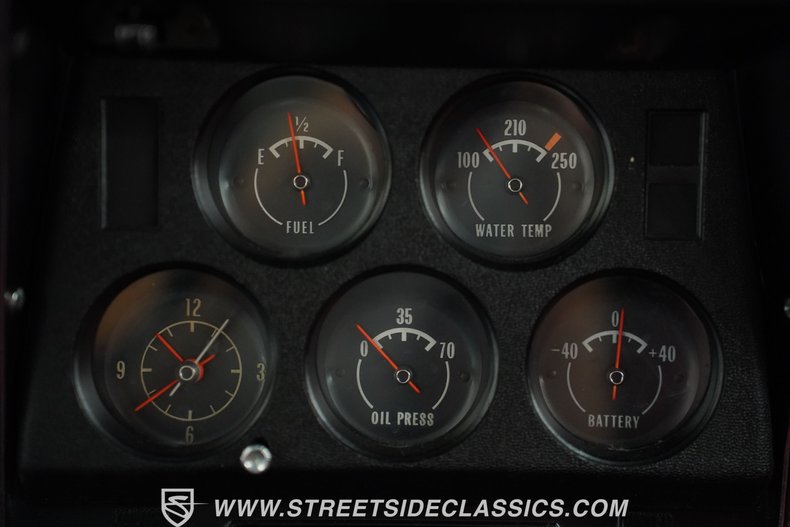 Chevrolet-Corvette-1973-Classic-White-Red-47