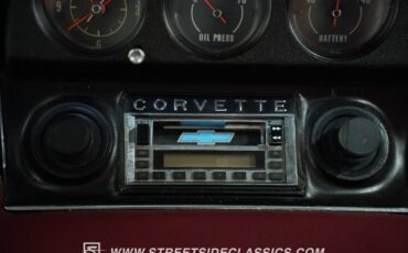 Chevrolet-Corvette-1973-Classic-White-Red-48