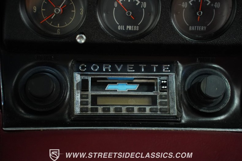 Chevrolet-Corvette-1973-Classic-White-Red-48