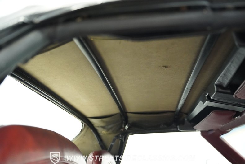 Chevrolet-Corvette-1973-Classic-White-Red-5