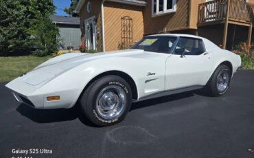 Chevrolet-Corvette-1973-Classic-White-Red-5