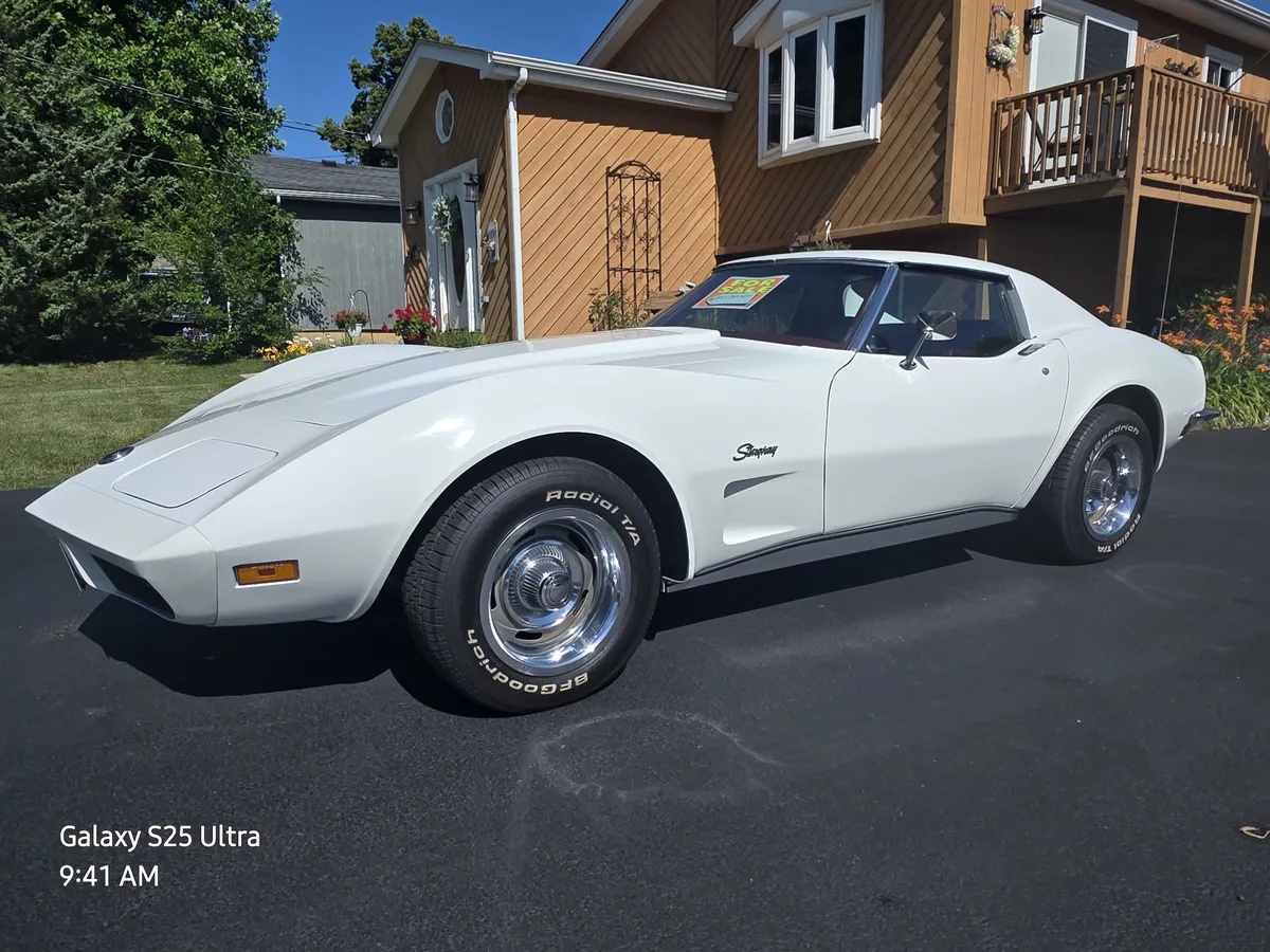 Chevrolet-Corvette-1973-Classic-White-Red-5