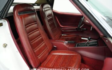 Chevrolet-Corvette-1973-Classic-White-Red-6