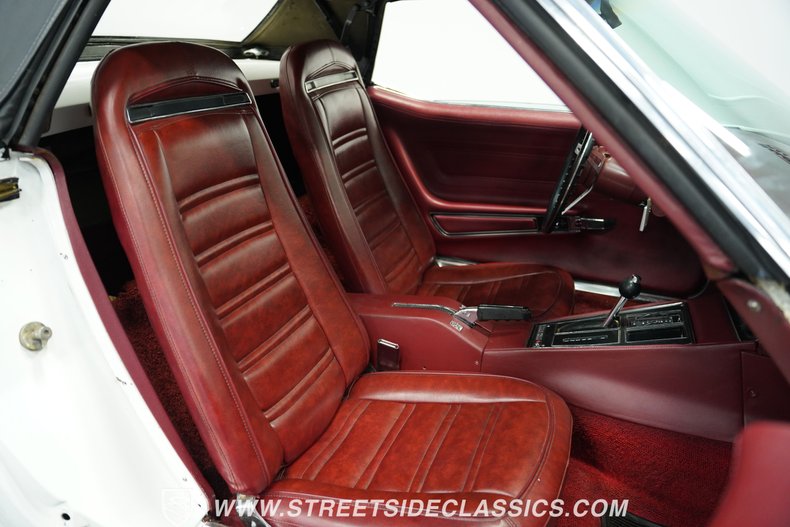 Chevrolet-Corvette-1973-Classic-White-Red-6