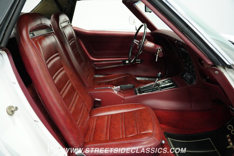 Chevrolet-Corvette-1973-Classic-White-Red-7