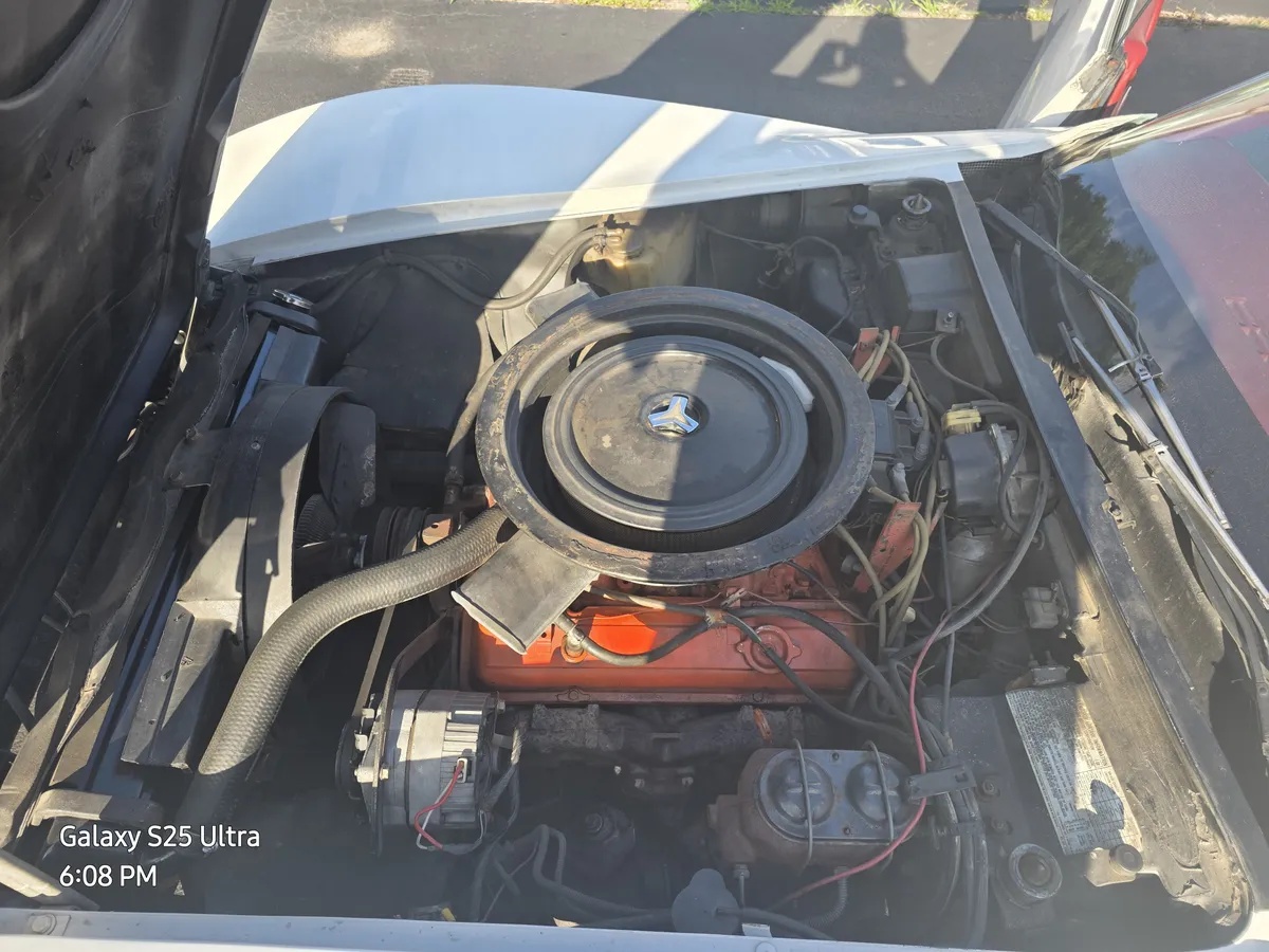 Chevrolet-Corvette-1973-Classic-White-Red-7