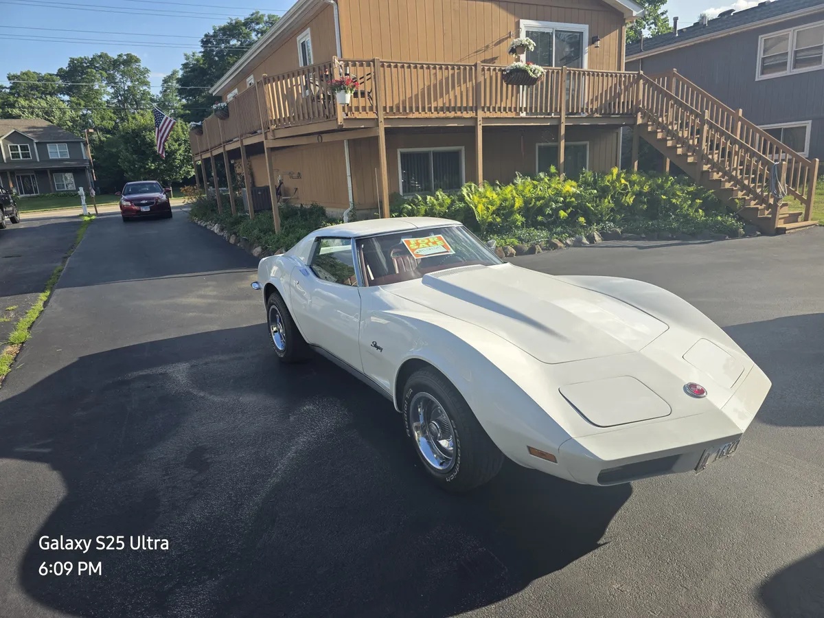 Chevrolet-Corvette-1973-Classic-White-Red-8